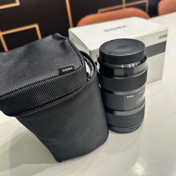 Canon EOS 7D Camera DSLR (DS126251) Sigma 18-135mm Lens filter battery and more - Picture 8 of 11